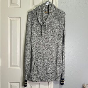 Tommy Hilfiger Men’s Black and White Knit Sweater